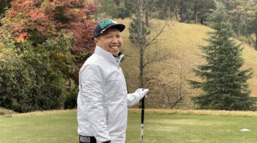 大垣北SSの松岡マネージャーとゴルフ！最終ホール気合いのティーショット後の笑顔が素敵でした。石原はまた100切りならず。でも、ゴルフって楽しい‼️☺️